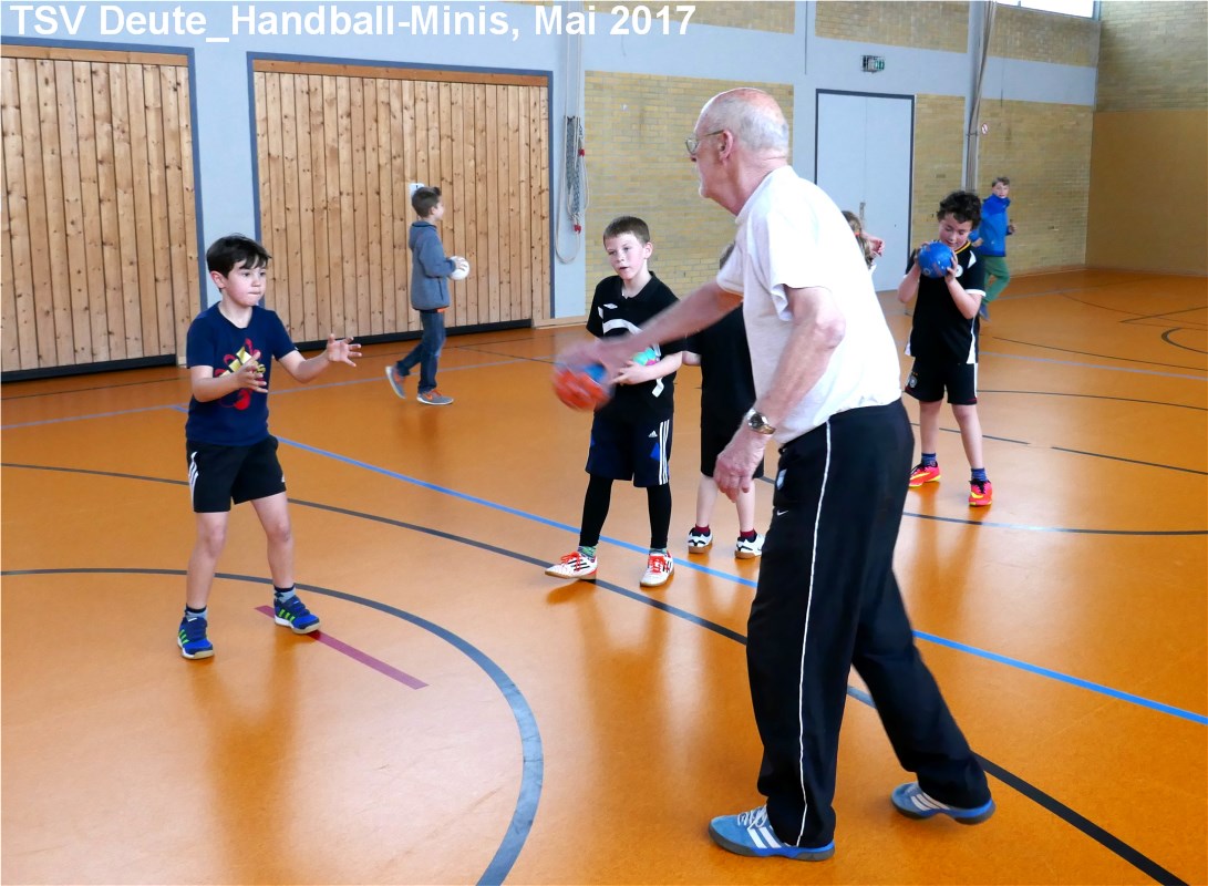 Web P1030107 TSV Deute Handball Minis beim Training